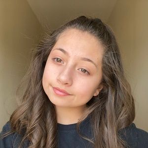 Meet your Posher, Leah